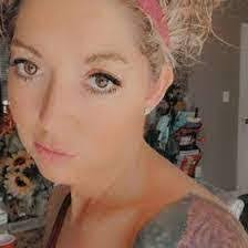 Holly Lathrop's Instagram, Twitter & Facebook