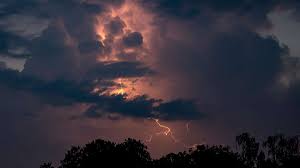 Am montagabend hat ein schweres gewitter mit hagel bayern heimgesucht und zu mehreren der sturm, bei dem es in einigen gebieten bayerns windböen mit bis zu 120 km/h gab und hagelkörner. Cp2r9bvcnrpwom