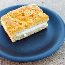 Für den belag blütenhonig mit 120 g butter, 50 g zucker und 50 g sahne aufkochen. Kokos Bienenstich Blechkuchen Besonders Saftig Rezept Frag Mutti
