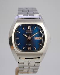 Roman numerals originate, as the name suggests, from the ancient roman empire. Sold 1986 Seiko 7009 5010 Automatic Birth Year Watches
