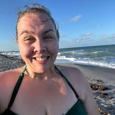 Who buys and picks up junk cars in Traverse City?