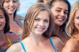 基輔的名稱來自「kyi」，傳說中這座城市的建立者之一（kyi, shchek, khoryv三兄弟和姐妹lybid）。 基輔在5世紀時是一座交易所，後逐漸成為東斯拉夫文明的中心，並在10世纪至13世紀成為基輔羅斯的首都。 1991年蘇聯解體，烏克蘭獨立，基輔成為烏克蘭首都。 ä¹Œå…‹å…° åŸºè¾…ä¸æ„§ä¸ºç¾Žå¥³ä¹‹éƒ½ é˜¿æ³¢ç½—æ–°é—»ç½'