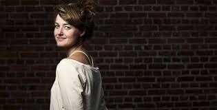 I 2014 vant hun heddaprisen for beste kvinnelige medspiller for rollen som lærer i besøk av gammel. Nyhet Film Renate Er Synne I Villmark2