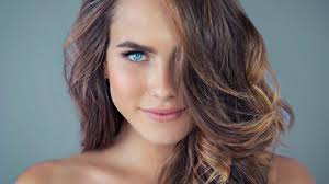 If your hair is a deep brown color and you're looking to get highlights, then check out these ideas for highlights for dark brown hair as inspiration. How To Get Dark Brown Hair With Blonde Highlights L Oreal Paris