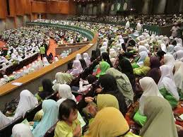 Jubli perak hall is situated southwest of bukit jelutong. Himpunan Hijau Pas Selangor Memenuhi Ruang Dewan Jubli Perak Shah Alam N45 Dr Halimah Ali