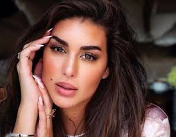 شهدت مواقع التواصل الاجتماعي، خلال الساعات الماضية، تراشق بالكلمات بين جورجينا رودريجيز صديقة اللاعب كريستيانو رونالدو، والفنانة ياسمين صبري، وذلك بعد اتهام الكثيرين الأخيرة. ÙŠØ§Ø³Ù…ÙŠÙ† ØµØ¨Ø±ÙŠ Ø§Ù„Ù†Ø³Ø®Ø© Ø§Ù„Ø¹Ø±Ø¨ÙŠØ© Ù…Ù† Ø¬ÙˆØ±Ø¬ÙŠÙ†Ø§ Ø±ÙˆØ¯Ø±ÙŠØºÙŠØ² ÙˆÙƒØ§Ù„Ø© Ù†ÙŠÙˆ ØªØ±Ùƒ Ø¨ÙˆØ³Øª Ø§Ù„Ø§Ø®Ø¨Ø§Ø±ÙŠØ©