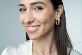 Lauren Almeida's Instagram, Twitter & Facebook