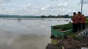 Posted at 06:44h in uncategorized by 0 comments. Hujan Kemarin Chordtela