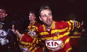 We did not find results for: Rc Lens Martel Cede Le Maillot Fabuleux De Wallemme Le Soir Du Titre En 1998 Au Profit Des Soignants