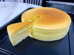 Kek i̇çin tereyağı eritilir ve diğer malzemeler ile birlikte güzelce karıştırılır. Here S How To Make Fluffy Japanese Cotton Cheese Cake To Satisfy All Your Cake Cravings Johor Foodie