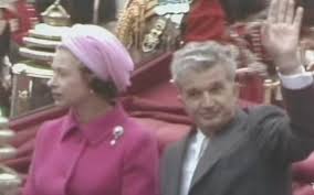 Paste regal in marea britanie: Un Nou Documentar Despre Familia RegalÄ A Marii Britanii Regina Angliei S A Ascuns Intr Un TufiÈ In Curtea Palatului Buckingham Pentru A L Evita Pe Nicolae CeauÈescu In Timpul Vizitei Dictatorului Roman Ziar