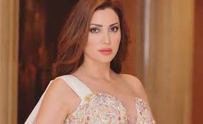 وسافرت نسرين إلى جزر المالديف. Ù†Ø³Ø±ÙŠÙ† Ø·Ø§ÙØ´ ØªØ³ØªÙ…ØªØ¹ Ø¨ÙˆÙ‚ØªÙ‡Ø§ ÙÙŠ Ø­Ù…Ø§Ù… Ø³Ø¨Ø§Ø­Ø© ÙÙˆÙ‚ Ø§Ù„Ø³Ø­Ø§Ø¨ ÙÙŠ Ø¯Ø¨ÙŠ ØµÙˆØ± Ù„ÙŠØ¯ÙŠ Ø±ÙˆØ¬
