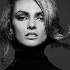 Amanda Hendrick by Willis Roberts #amandahendrick #willisroberts