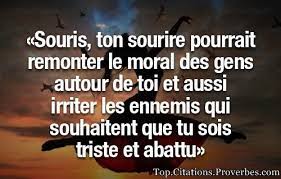 La vie est pleine de bonheurs simples. Souris Ton Sourire Pourrait Remonter Le Moral Des Gens Autour De Toi Top Citations Proverbes