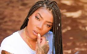 Pai de Ludmilla tenta reaproximação e mãe da cantora dispara: