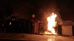 Potrivit pompierilor, focul se manifesta pe o… Foto Video Pompierii Au Intervenit La Un Incendiu Puternic Izbucnit In NÄvodari Locatarii Ii AcuzÄ CÄ Au Intarziat Èi Au AcÈionat DezorientaÈi Ctnews