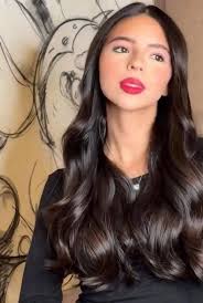 Angela cualquier día// Angela el día de su boda