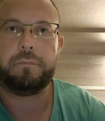 Axel MEYER, 46 ans (VOUGY (42720), ROANNE, CLERMONT FERRAND)