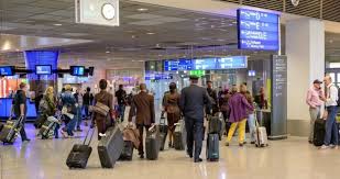 Primii pasageri au călătorit gratis împreună cu autorităţile municipale, care au participat la inaugurarea mijloacelor de transport. Romanii Din Diaspora Au Trimis In 2018 Bani Cat Pentru 6 Autostrazi