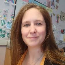 Kellie Holt's Instagram, Twitter & Facebook