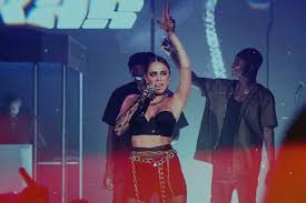 Εύχονται μαζί με την κόρη τους. H Koni Meta3a Prokalei Osoys Exoyn Ta Na To Kanoyn Kalytera Apo Ekeinh Video Tromaktiko Org