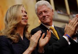 كشفت تشيلسي كلينتون، ابنة الرئيس السابق بيل كلينتون، أنها لا تنوي التحدث إلى إيفانكا ترامب، ابنة الرئيس الأميركي دونالد ترامب، مرة أخرى بعد أن أصبحت صداقتهما. ØªØ´ÙŠÙ„Ø³ÙŠ ÙƒÙ„ÙŠÙ†ØªÙˆÙ† ØªØ¹Ù…Ù„ Ù…Ø±Ø§Ø³Ù„Ø© Ù„Ø´Ø¨ÙƒØ© ØªÙ„ÙŠÙØ²ÙŠÙˆÙ†ÙŠØ© Ø£Ù…Ø±ÙŠÙƒÙŠØ© Ø¨ÙˆØ§Ø¨Ø© Ø§Ù„Ø´Ø±ÙˆÙ‚ Ù†Ø³Ø®Ø© Ø§Ù„Ù…ÙˆØ¨Ø§ÙŠÙ„