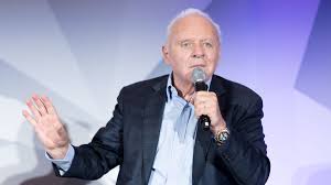 Sir anthony hopkins and jonathan pryce are up for academy awards but taron egerton misses out. Anthony Hopkins Seit 20 Jahren Kein Kontakt Zur Tochter Promiflash De