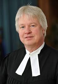 Der neue schaumburg-lippische Landesbischof Karl-Hinrich Manzke ist am  Samstag in der Bückeburger