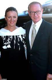 Brian weir henderson am is a retired gold logie winning australian radio and television personality and pioneer known for his long associati. Legendary Channel Nine Newsreader Brian Henderson Dies At 89 Following A Battle With Cancer Daily Mail Online