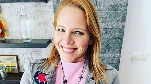 Tóth vera pár éve úgy döntött, hogy drasztikusan változtat az életén, ezért bevállalt egy kockázatos súlycsökkentő műtétet. Qb78a6gz45z Cm