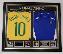 The brazilian star was confronted during his side's match with atlas by a fortunately, the fan—who was wearing a brazil shirt—only wanted a signature on his jersey. Ronaldinho Signed Brazil Football Shirt Framed Experience Epic