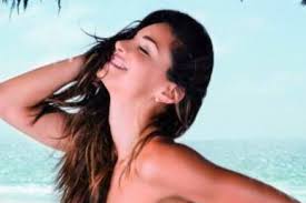 Valerie domínguez destaca en el modelaje y la conducción en su país nata, colombia (foto: Video Valerie Dominguez Mostro Su Cola Dura Y Como Conseguirla