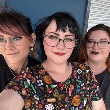 Melissa Aplin's Instagram, Twitter & Facebook