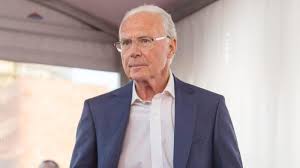 توماس مولر، بازیکن تیم فوتبال بایرن مونیخ از رسانه ها خواست دراخبار خود خیلی به تیم پاریسن ژرمن کارلو آنچلوتی به مخالفانش درباره بازی ندادن به توماس مولر اعتراض کرد. Ø£Ø³Ø·ÙˆØ±Ø© Ø£Ù„Ù…Ø§Ù†ÙŠØ§ ÙŠØ¯Ø¹Ù… Ù„ÙˆÙ ÙˆÙŠØ·Ø§Ù„Ø¨ Ø¨Ø¹ÙˆØ¯Ø© Ù…ÙˆÙ„Ø±