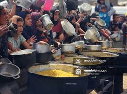 Potret pilu anak-anak Gaza antre makanan di tengah blokade Israel - Anadolu  Ajansı