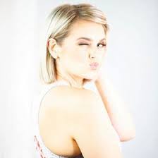 Taylor Hubbs's Instagram, Twitter & Facebook