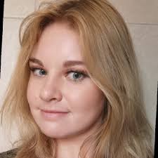 I'M ENGAGED!!!!! 💍💍💍 True love isn't dead. All it takes is sending a  creepy DM to a stranger