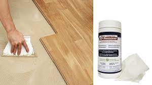 Comment Enlever Des Résidus D'adhésif Sur Un Plancher De Bois?