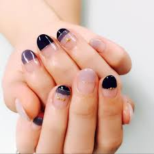 もうすぐ季節は秋になりますね秋の定番色のボルドーネイビー