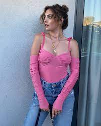 She is an actress, known for mucize 2: Melis Sezen On Instagram Bugun Ruhum Pembe