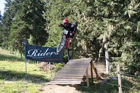 Un petit téléski ecole (à droite sur cette photo) dessert une piste très calme et exclusivement réservée aux. Ax Les Thermes Vtt Avis Piste Vtt Bike Park Webcam Meteo