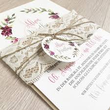 Sie sind der auftakt zu ihr möchtet hier keine kompromisse machen und wünscht euch einladungskarten zur hochzeit, die. Einladung Hochzeit Boho Bordeaux Blumen Kranz Kraftpapier Mywedding