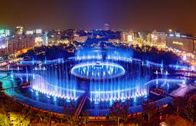 Apa nova a demolat în ultimele zile bucăți din fântânile arteziene de la piața unirii, deși primăria capitalei și societatea comercială au anunțat că vor face doar lucrări de reabilitare. The 44 Synchronized Fountains In Bucharest S Unirii Square