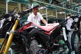 5 warna kawasaki d tracker 150 terbaru 2019 tipe standar dan se via bmspeed7.com. Motor Trail Honda Crf150l Sekarang Punya 3 Pilihan Warna Harganya Rp 33 Jutaan Semua Halaman Otofemale