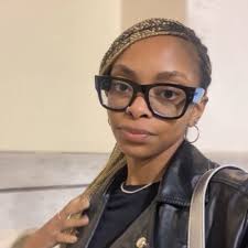 Sarah Vela (@sarah_vela_)