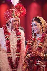 Pin By Meet2marry On Amazing Celebrity Weddings Indian Wedding Garland Wedding Couple Poses Marathi Bride