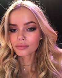 Victoria S Secret Fashion Show 2017 Hair And Makeup Secrets How To Get Vs Show Hair Makeup Be Amazing Wedding Makeup Wedding Guest Makeup Fashion Show Makeup