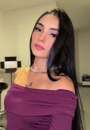 Vanessa Peraza's Instagram, Twitter & Facebook