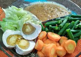 Pakai resep ini super gampang 😃😃 kalau mau pakai bumbu kacang ala kadarnya, kadang saya pakai bumbu pecel kemasan siap pakai, ditambah sedikit kecap. Cara Membuat Pecel Sayur Bumbu Kacang Untuk Pemula