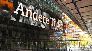The program deals with topics from 20th century history. Andere Tijden Special De Andere Jaren Vijftig